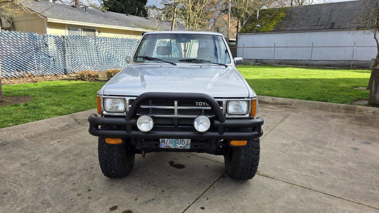 Used 1987 Toyota Pickup Deluxe image 2