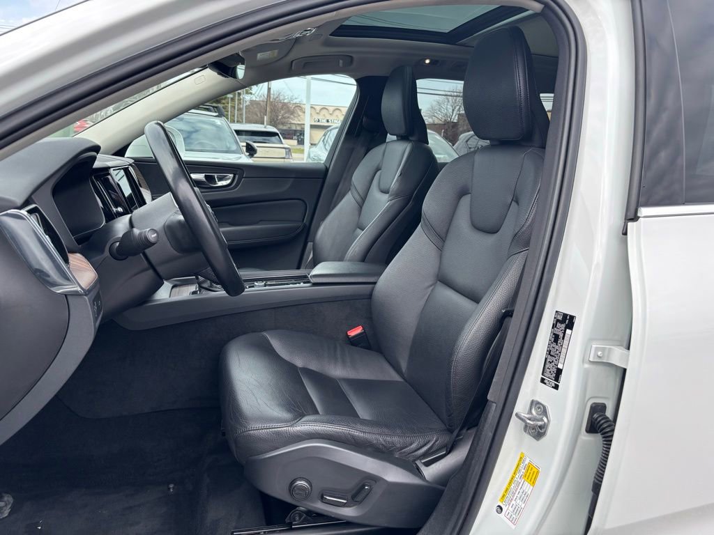 Used 2021 Volvo XC60 T5 Momentum w/ Premium Package image 18