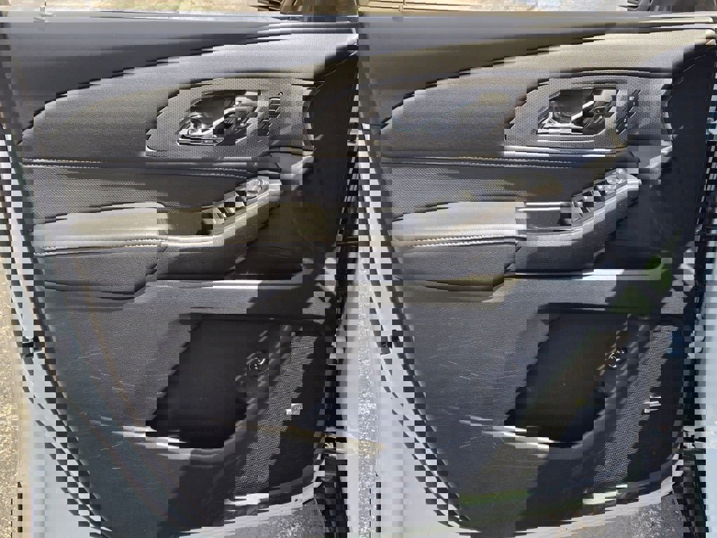 Used 2023 Chevrolet Traverse Premier w/ Redline Edition image 23