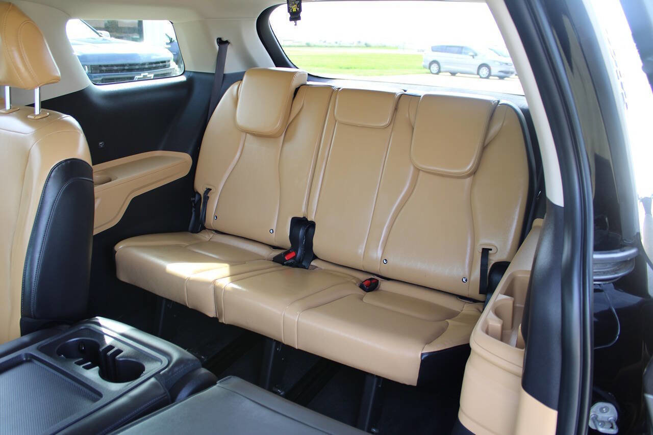 Used 2023 Kia Carnival LX image 11