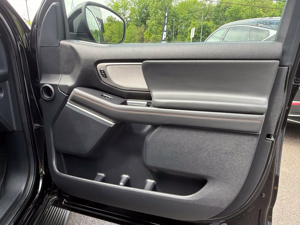Used 2025 Ford Expedition Active AWD/4WD image 29