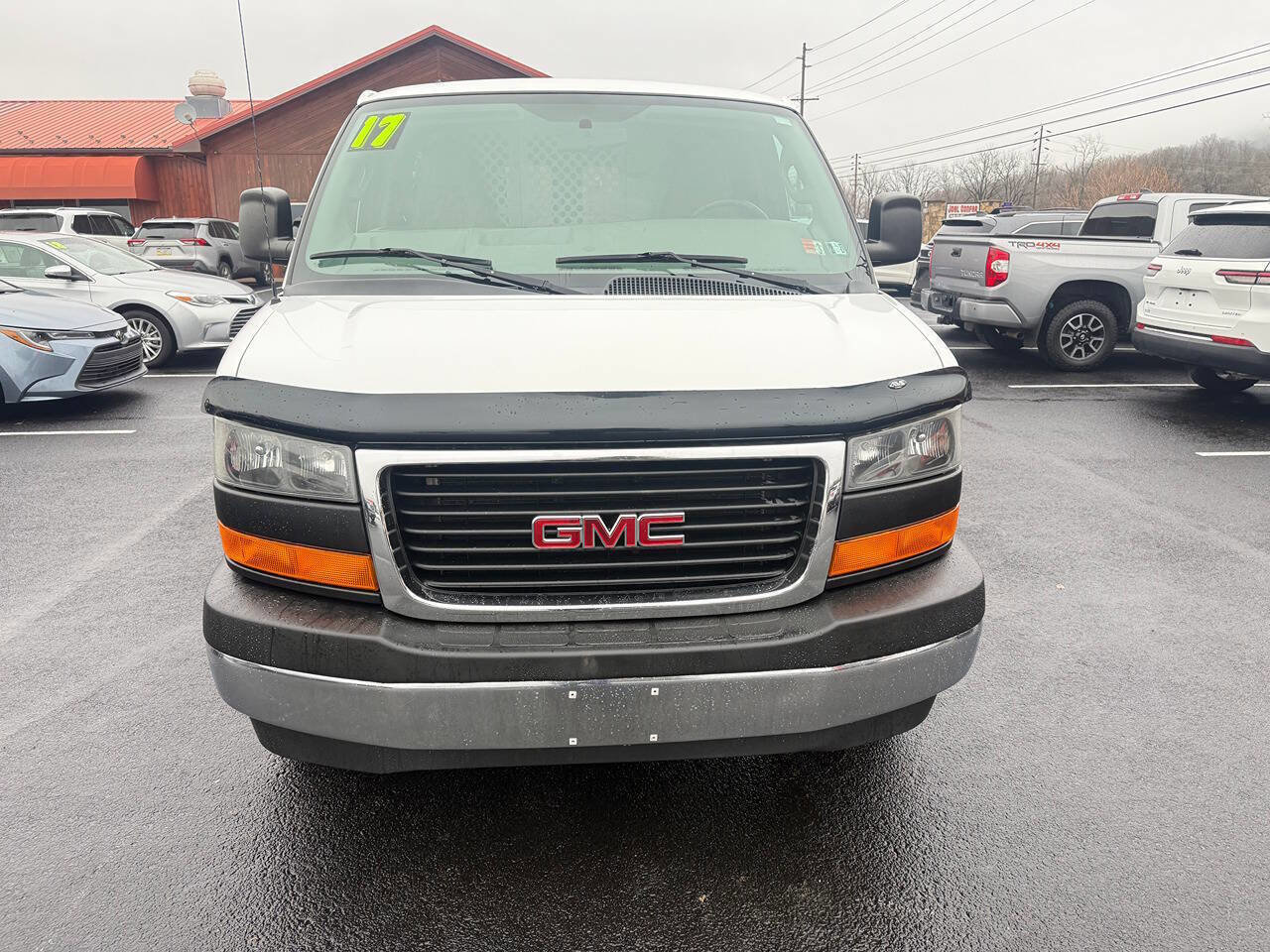 Used 2017 GMC Savana 2500 RWD image 3