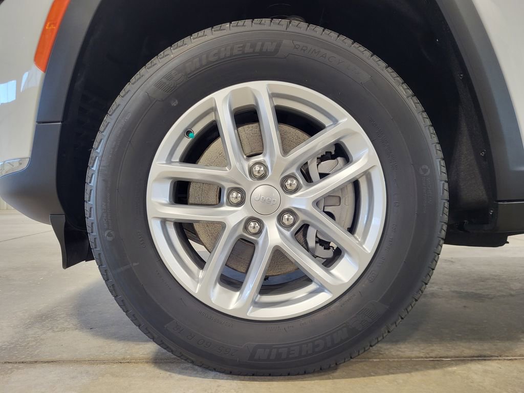 New 2025 Jeep Grand Cherokee L Laredo w/ Luxury Tech Group I RWD image 10