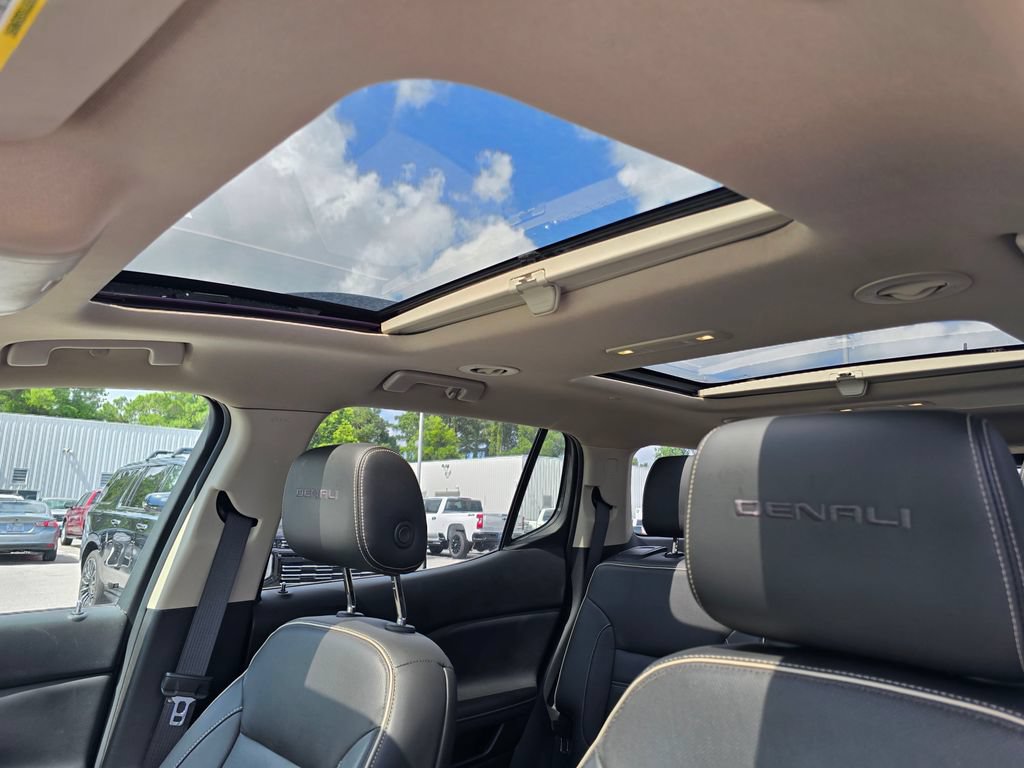 Used 2017 GMC Acadia Denali w/ Technology Package FWD image 21