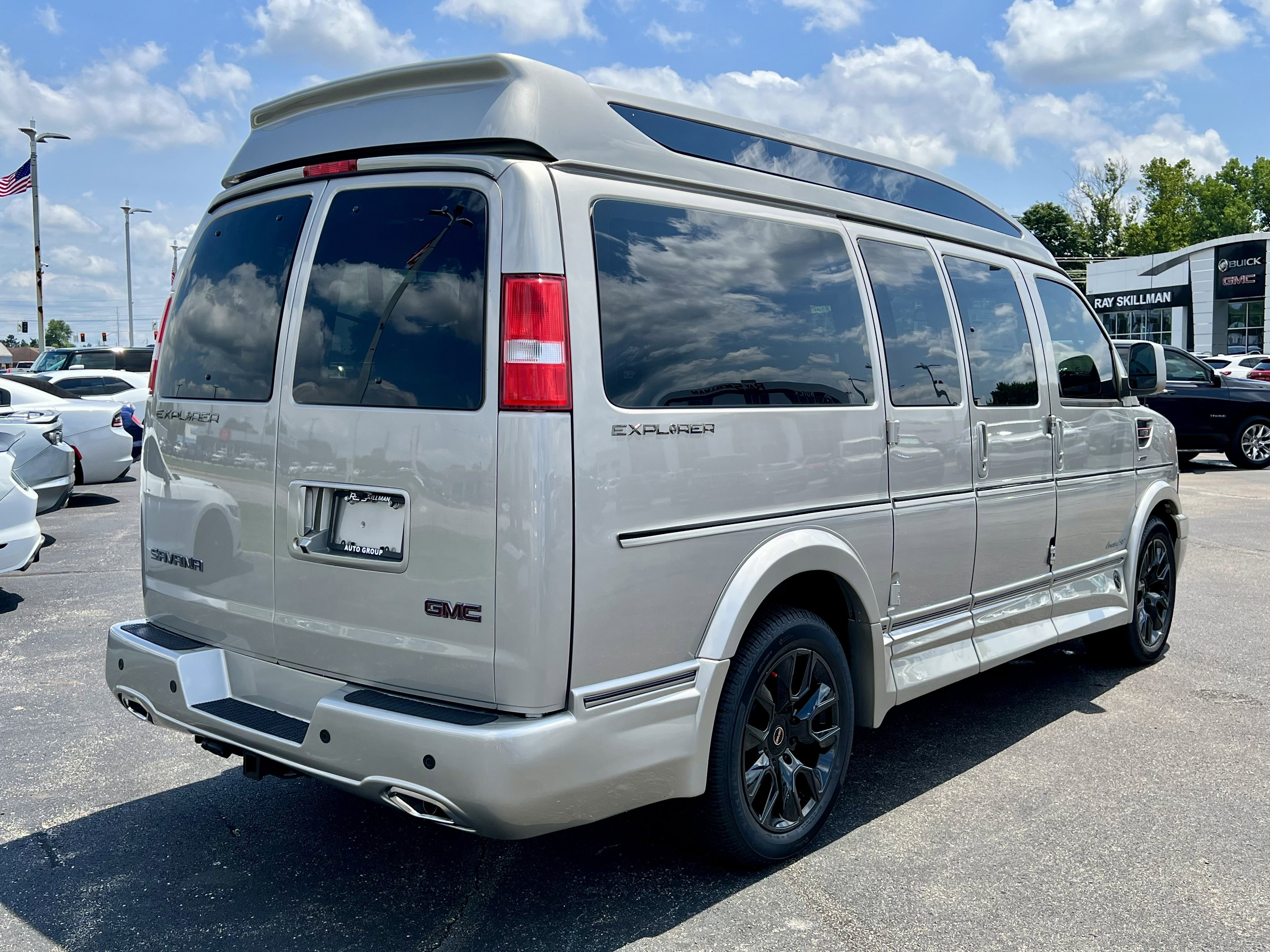 New 2025 GMC Savana 2500 w/ Driver Convenience Package RWD image 9