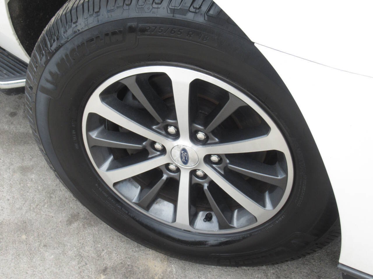 Used 2019 Ford Expedition XLT w/ Equipment Group 202A AWD/4WD image 4