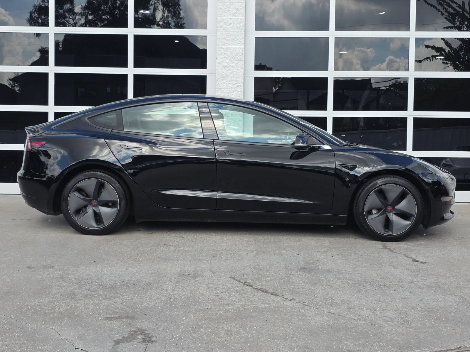 Used 2018 Tesla Model 3 Mid Range RWD image 2