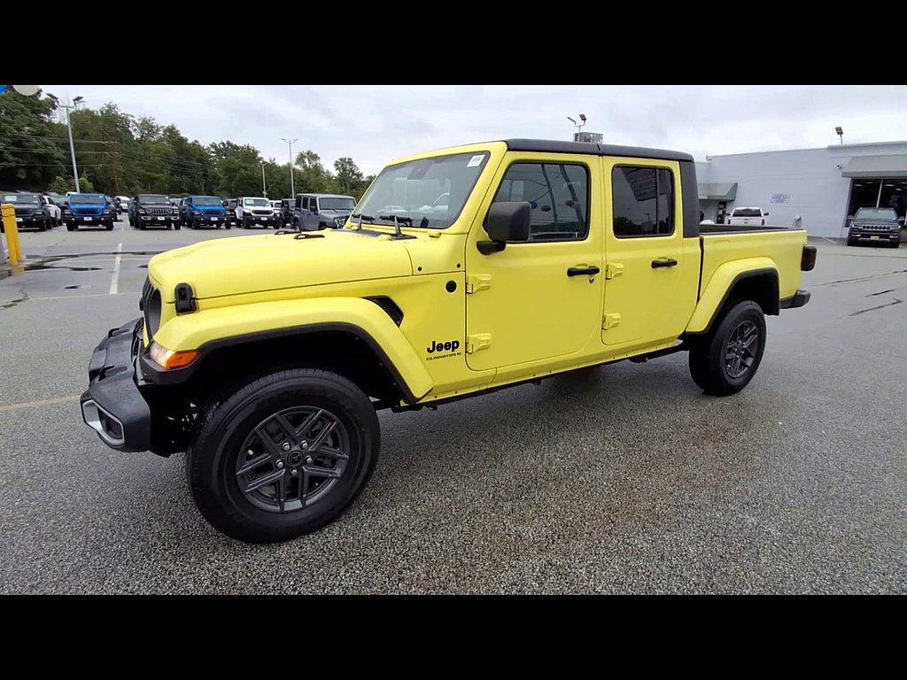 Used 2024 Jeep Gladiator Sport AWD/4WD image 33