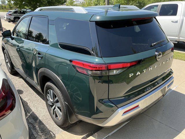Used 2024 Nissan Pathfinder SL AWD/4WD image 12