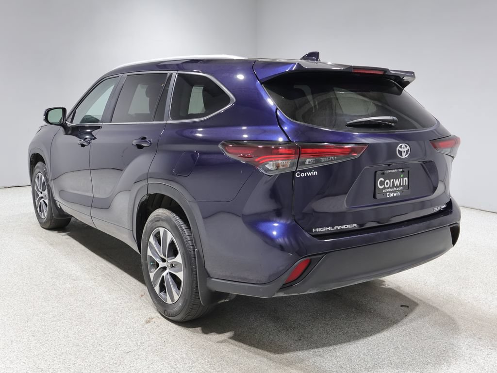 Certified 2024 Toyota Highlander XLE AWD/4WD image 5