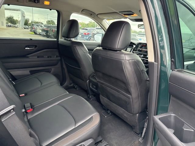 Used 2025 Nissan Pathfinder SL FWD image 16