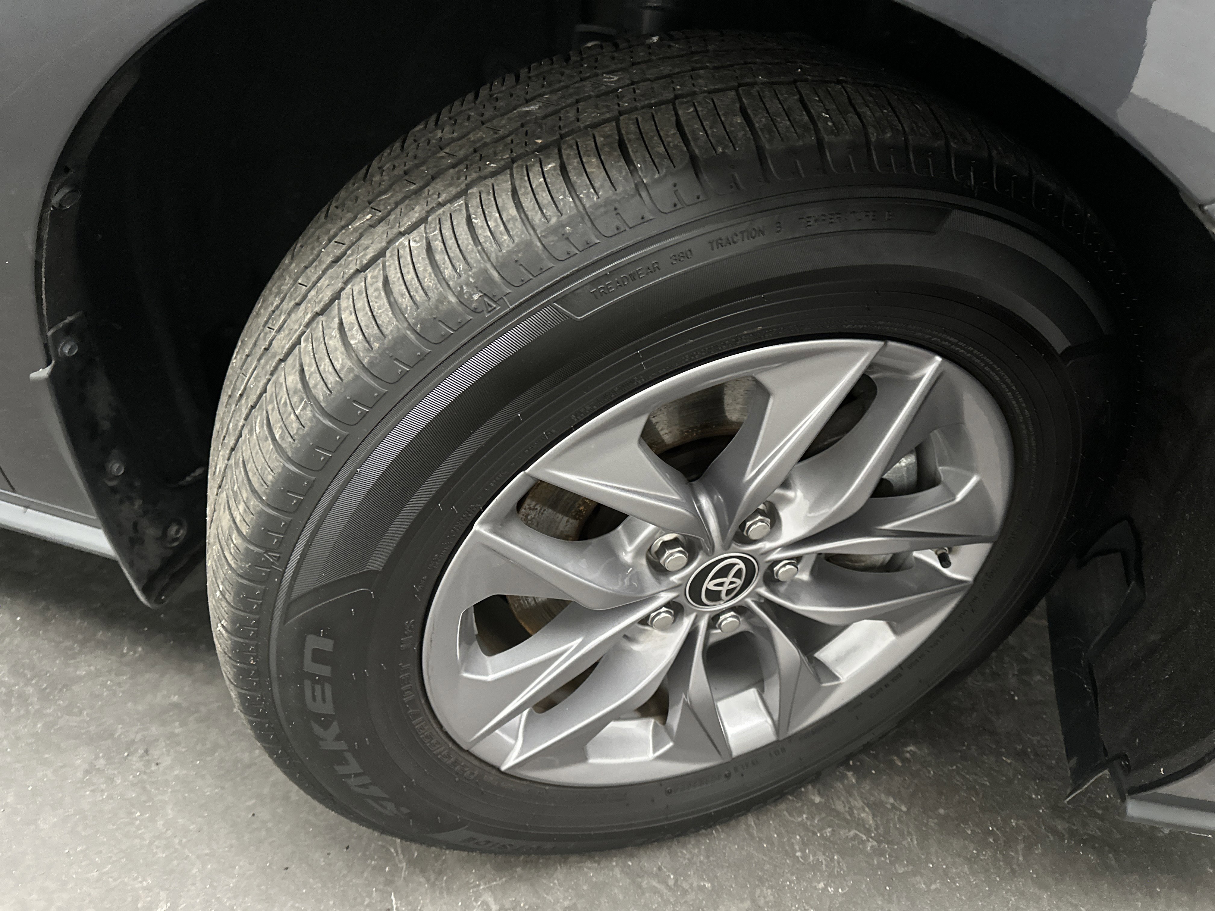 Used 2025 Toyota Sienna LE image 11