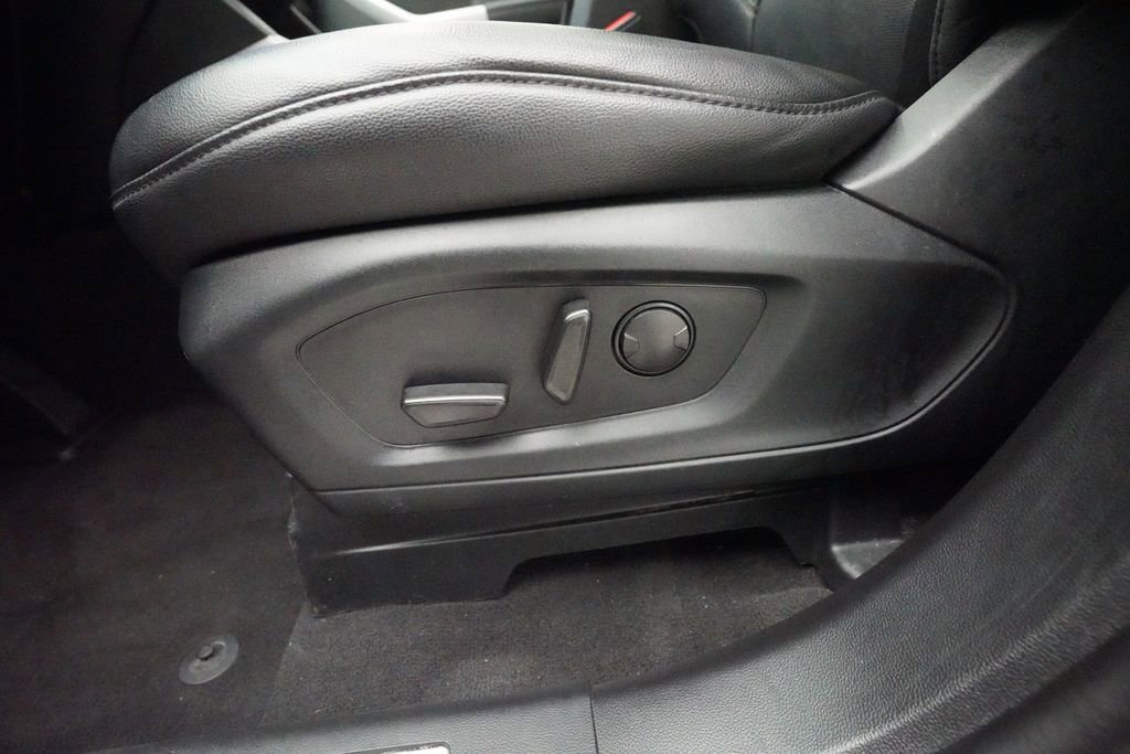 Used 2023 Ford Explorer Limited w/ Equipment Group 301A AWD/4WD image 29