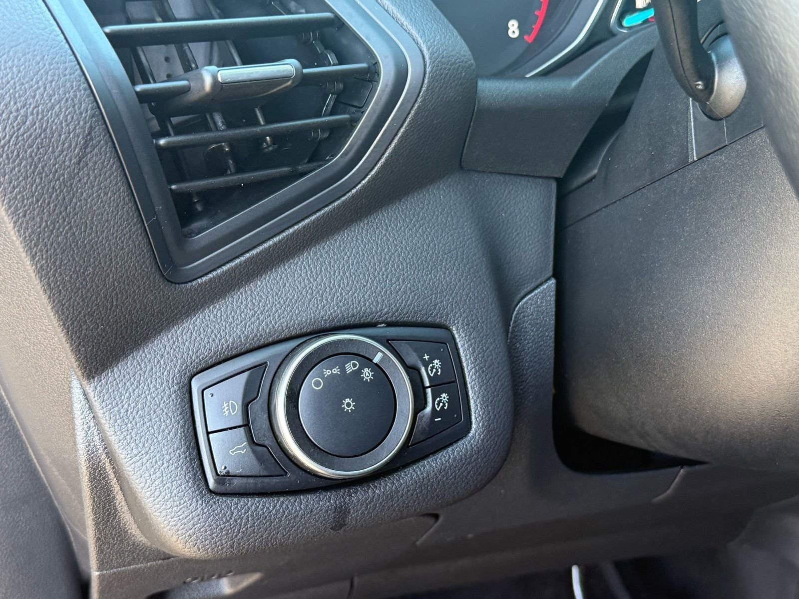 Used 2017 Ford Escape SE w/ Equipment Group 201A image 16