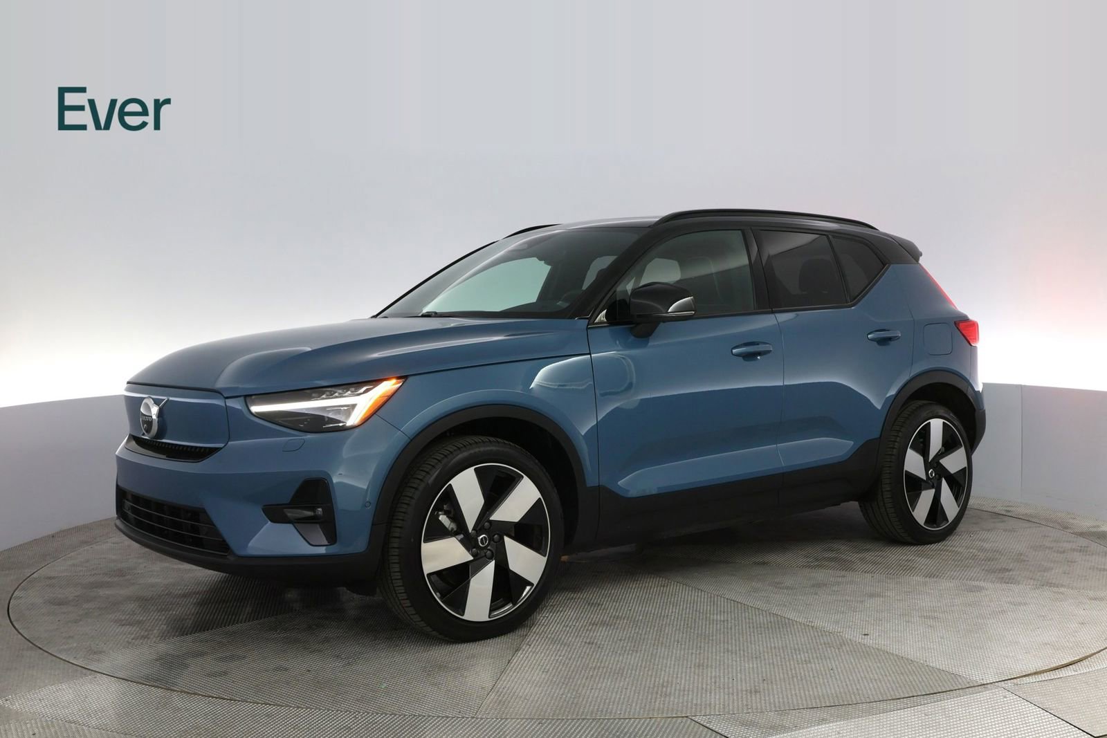 Used 2023 Volvo XC40 Recharge Ultimate w/ Protection Package Premier image 18
