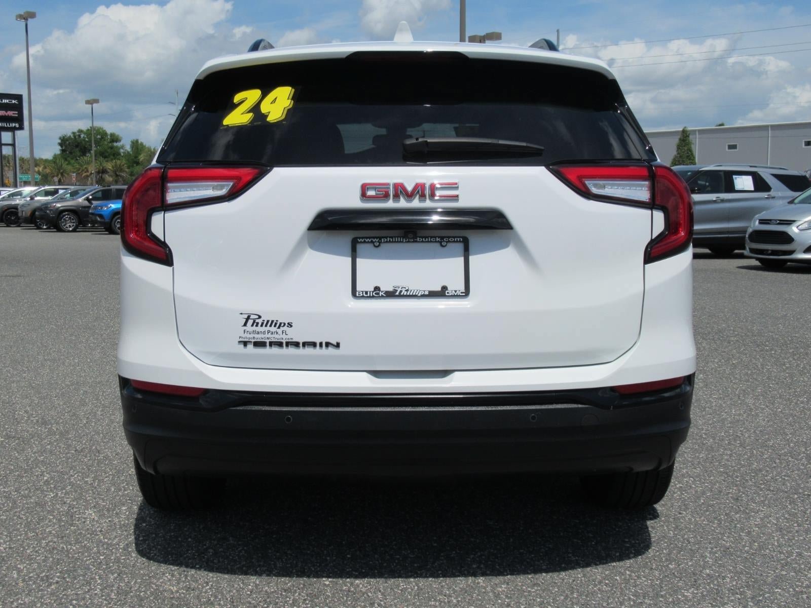 Used 2024 GMC Terrain SLT w/ Tech Package FWD image 6