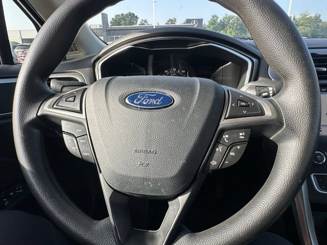 Used 2017 Ford Fusion SE w/ Fusion SE Technology Package FWD image 18