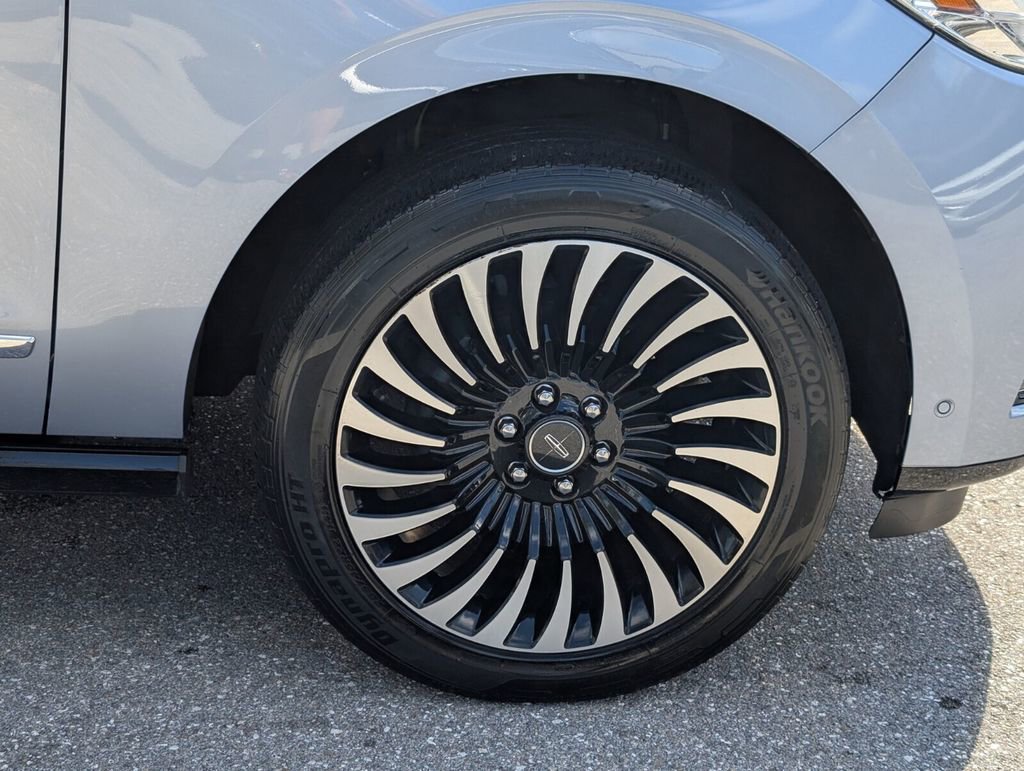 Used 2018 Lincoln Navigator Black Label image 9