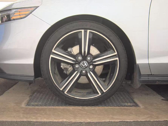 Used 2025 Honda Accord Sport image 3