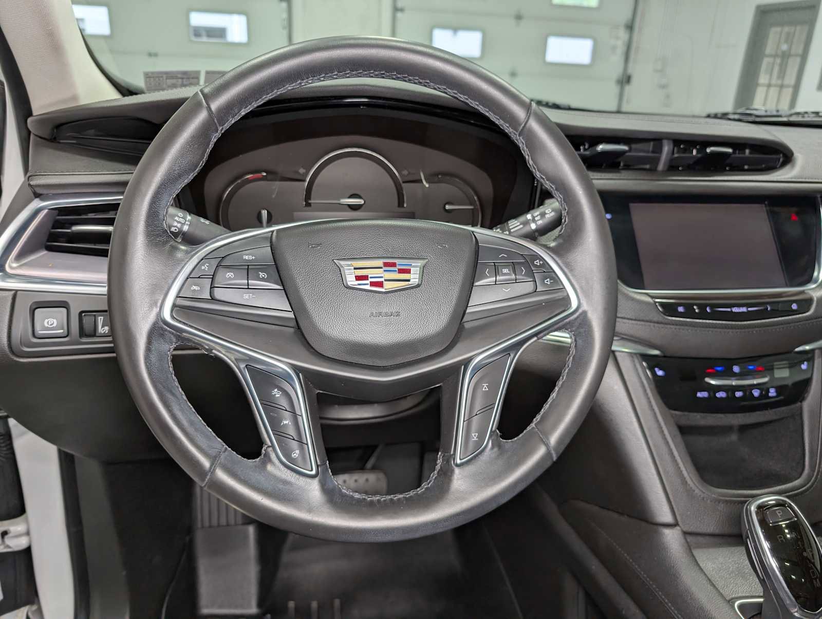 Used 2018 Cadillac XT5 Luxury w/ Driver Awareness Package AWD/4WD image 36