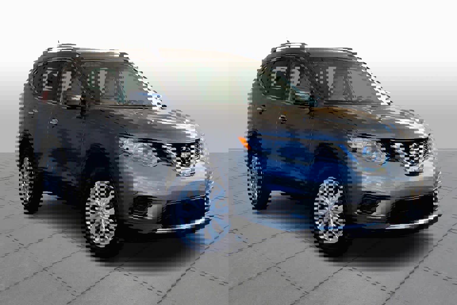 Used 2016 Nissan Rogue S w/ Appearance Package image 3