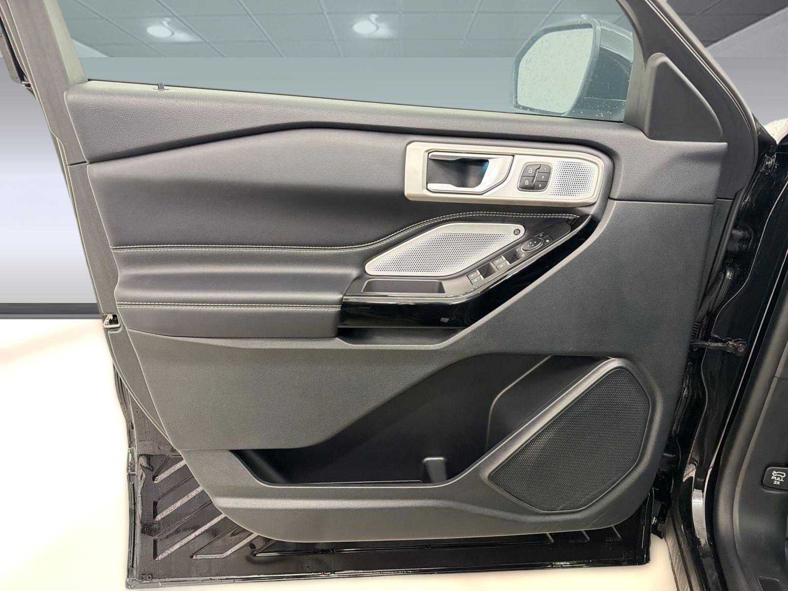 Used 2023 Ford Explorer ST w/ Equipment Group 401A image 12