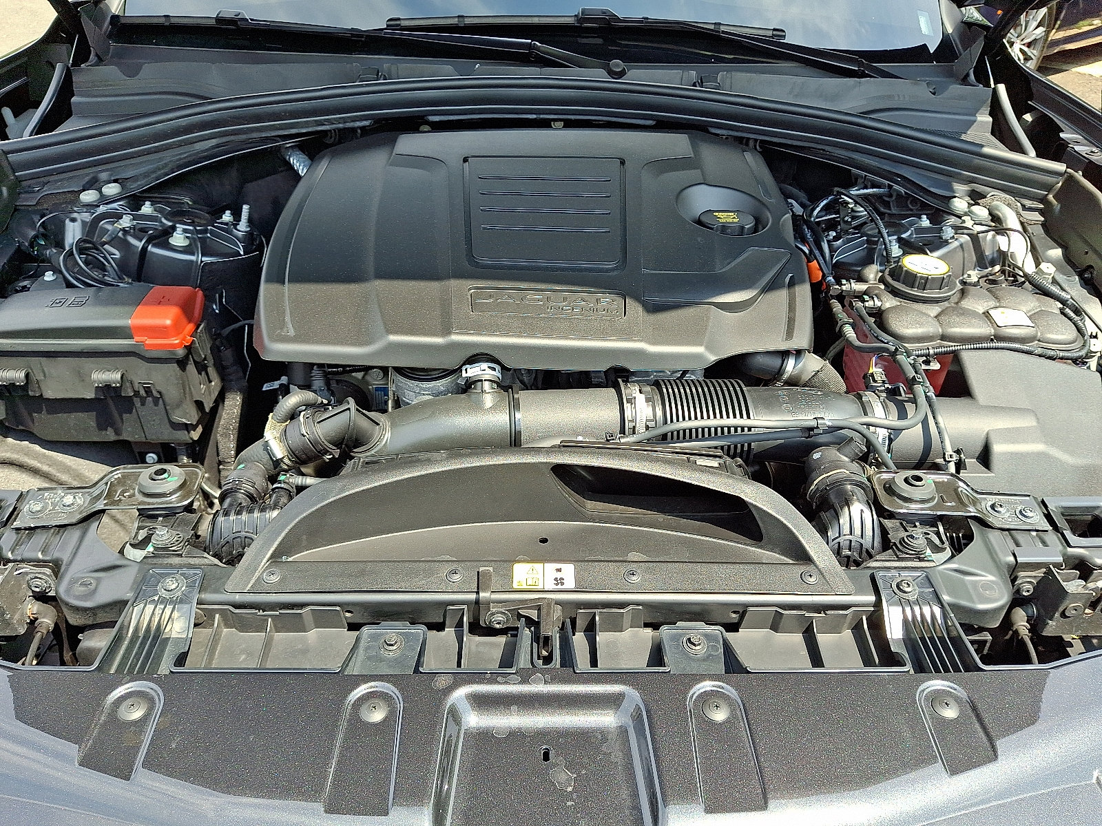 Certified 2025 Jaguar F-PACE R-Dynamic S image 26