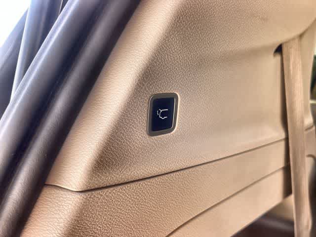 Used 2023 Chrysler Pacifica Touring-L FWD image 33
