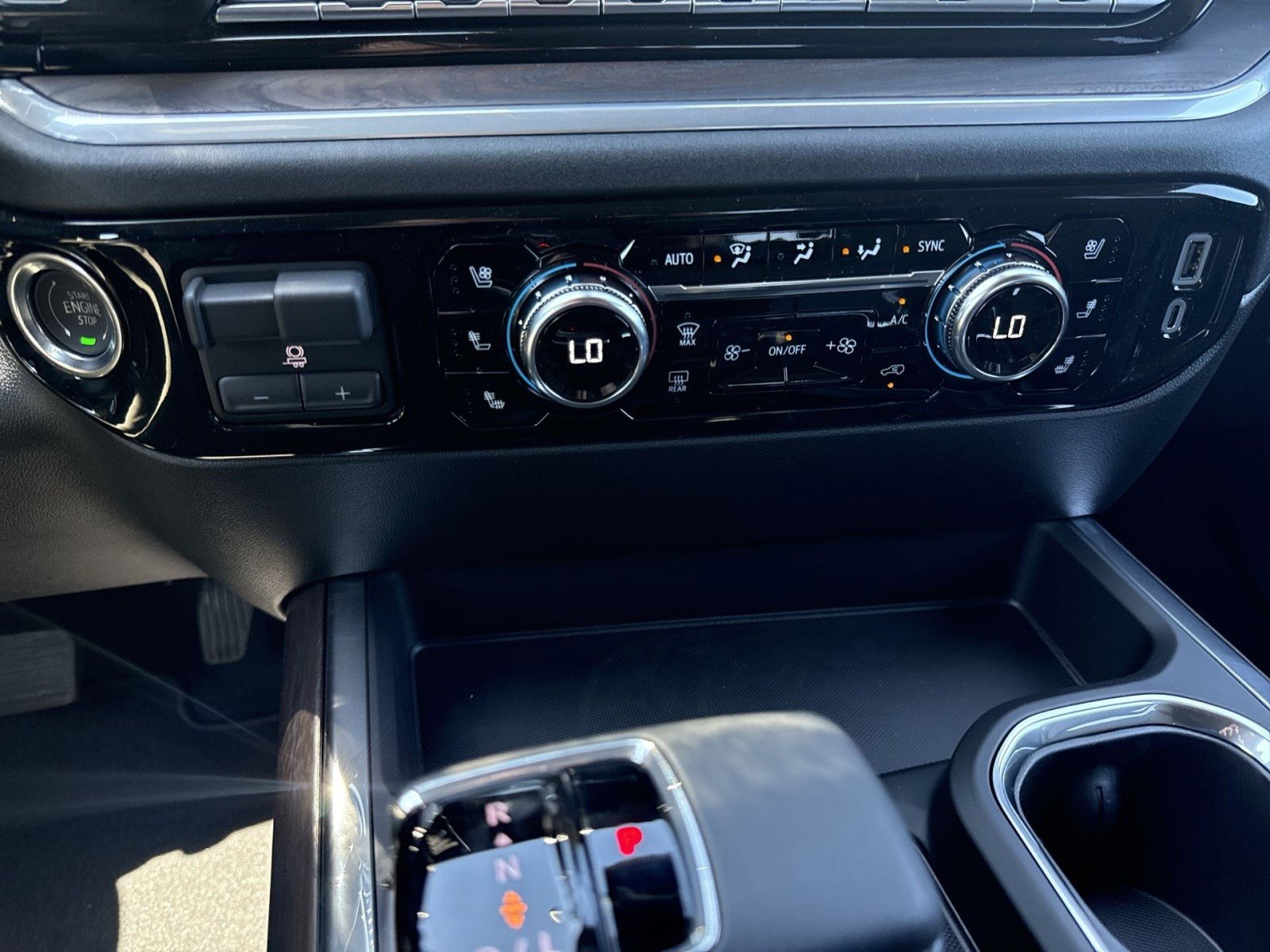 New 2026 GMC Sierra 1500 SLT image 16