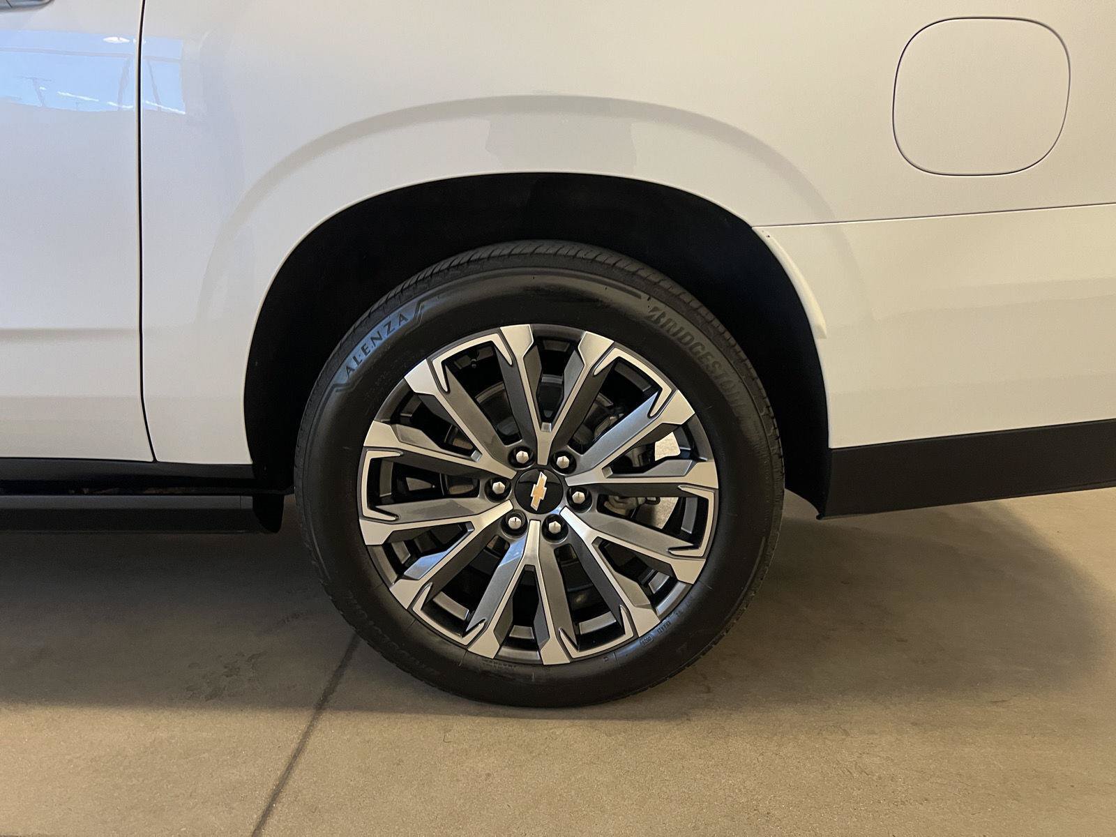 Used 2025 Chevrolet Suburban High Country AWD/4WD image 54