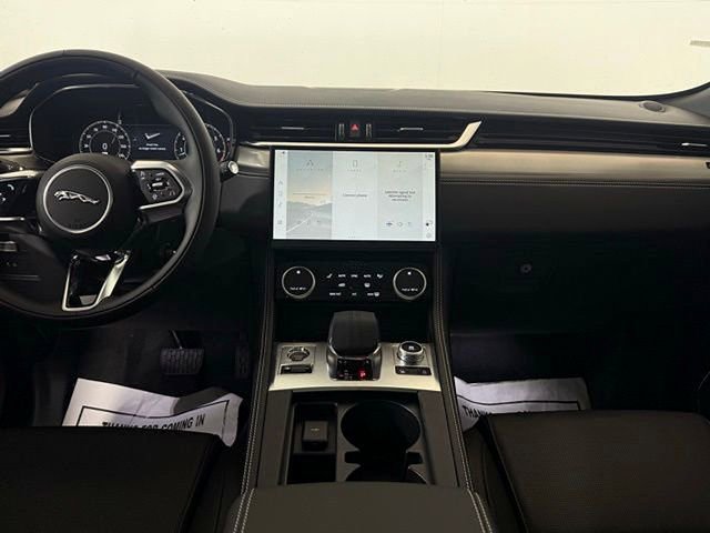 New 2025 Jaguar F-PACE R-Dynamic S image 23