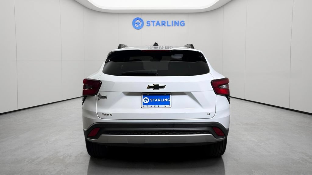 Certified 2025 Chevrolet Trax LT w/ Driver Confidence Package FWD image 8