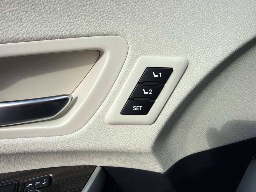 Used 2021 Toyota Sienna Platinum image 24
