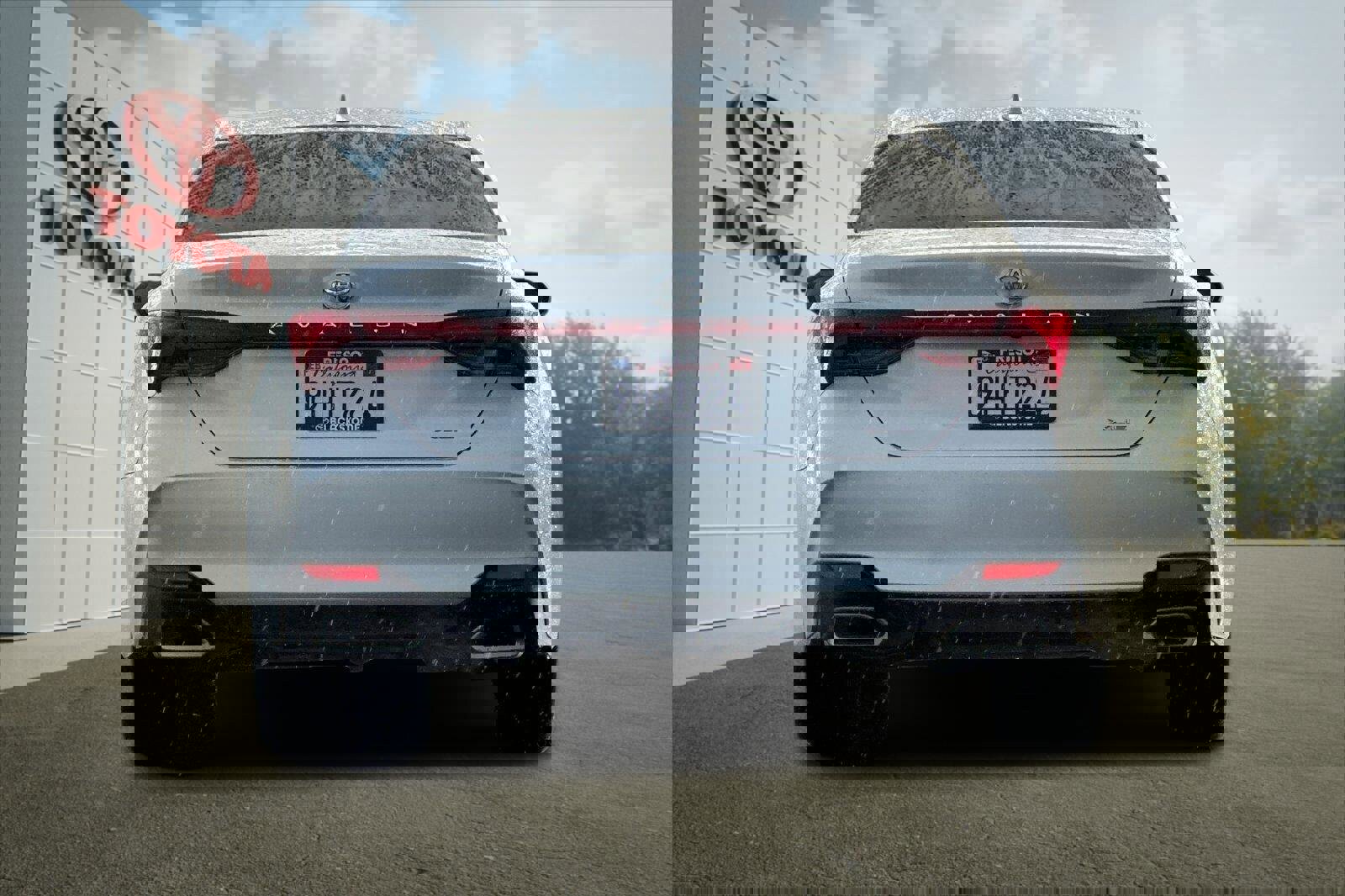 Certified 2022 Toyota Avalon XLE image 4