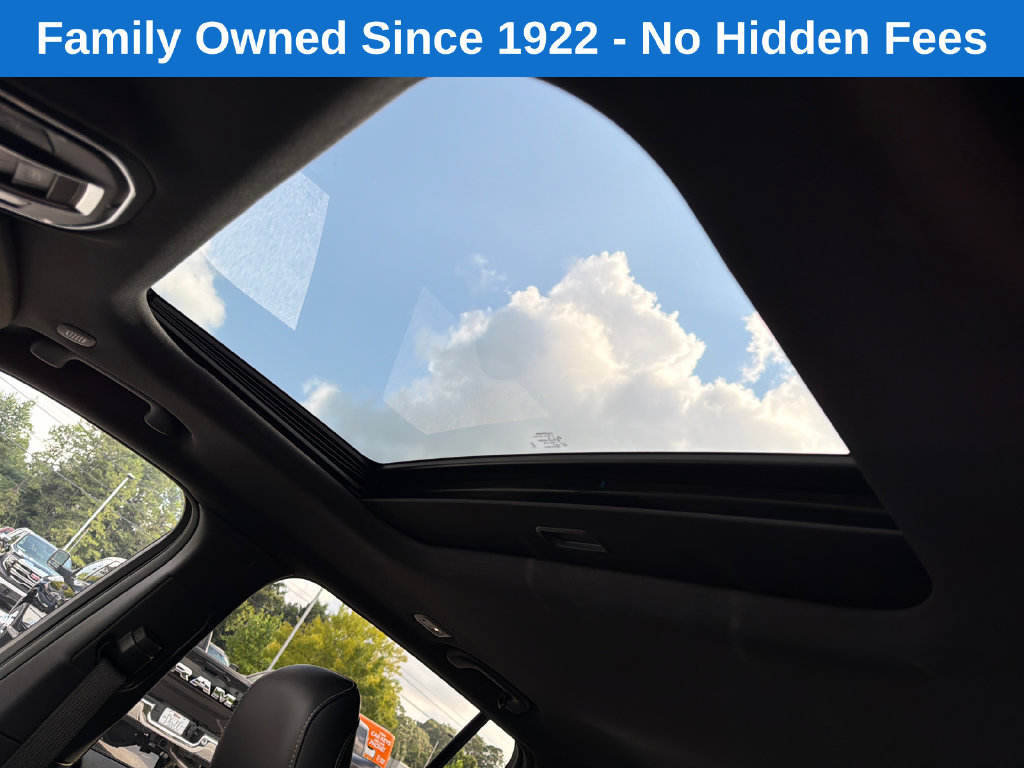 Used 2025 Jeep Grand Cherokee Altitude AWD/4WD image 33