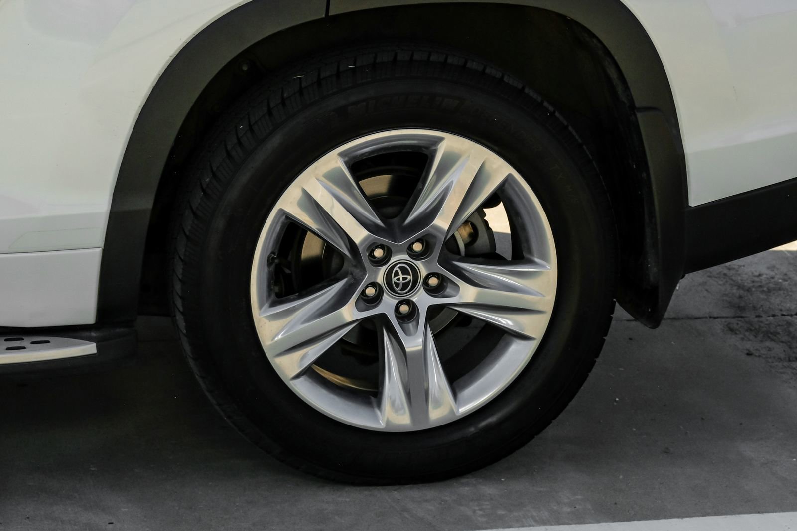 Used 2019 Toyota Highlander Limited FWD image 67