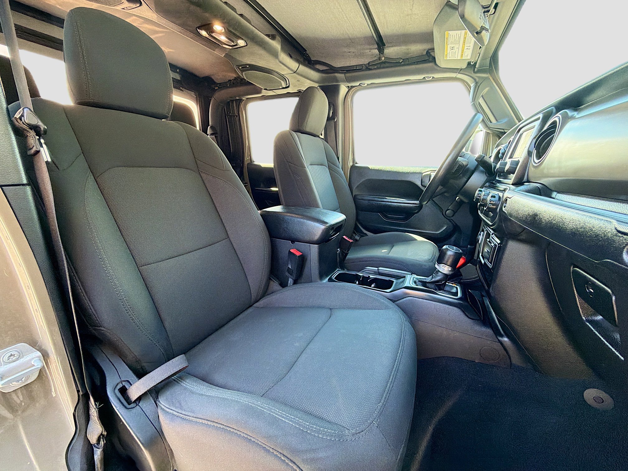 Used 2020 Jeep Gladiator Sport image 15