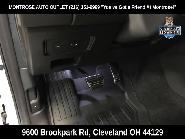Used 2024 Land Rover Discovery Dynamic SE AWD/4WD image 17
