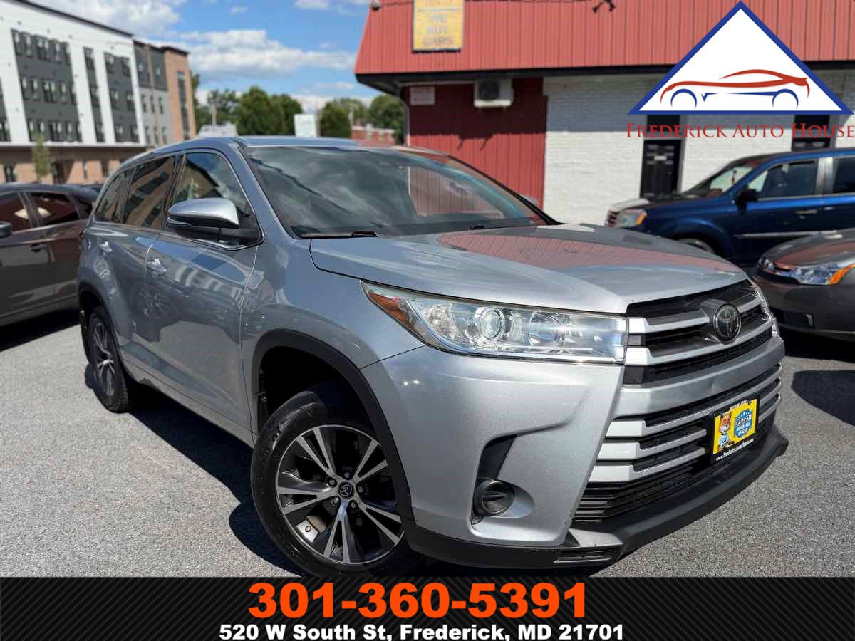 Used 2017 Toyota Highlander LE AWD/4WD image 1