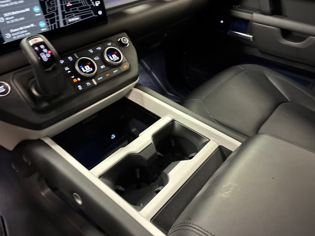 Used 2025 Land Rover Defender 110 X-Dynamic SE AWD/4WD image 25