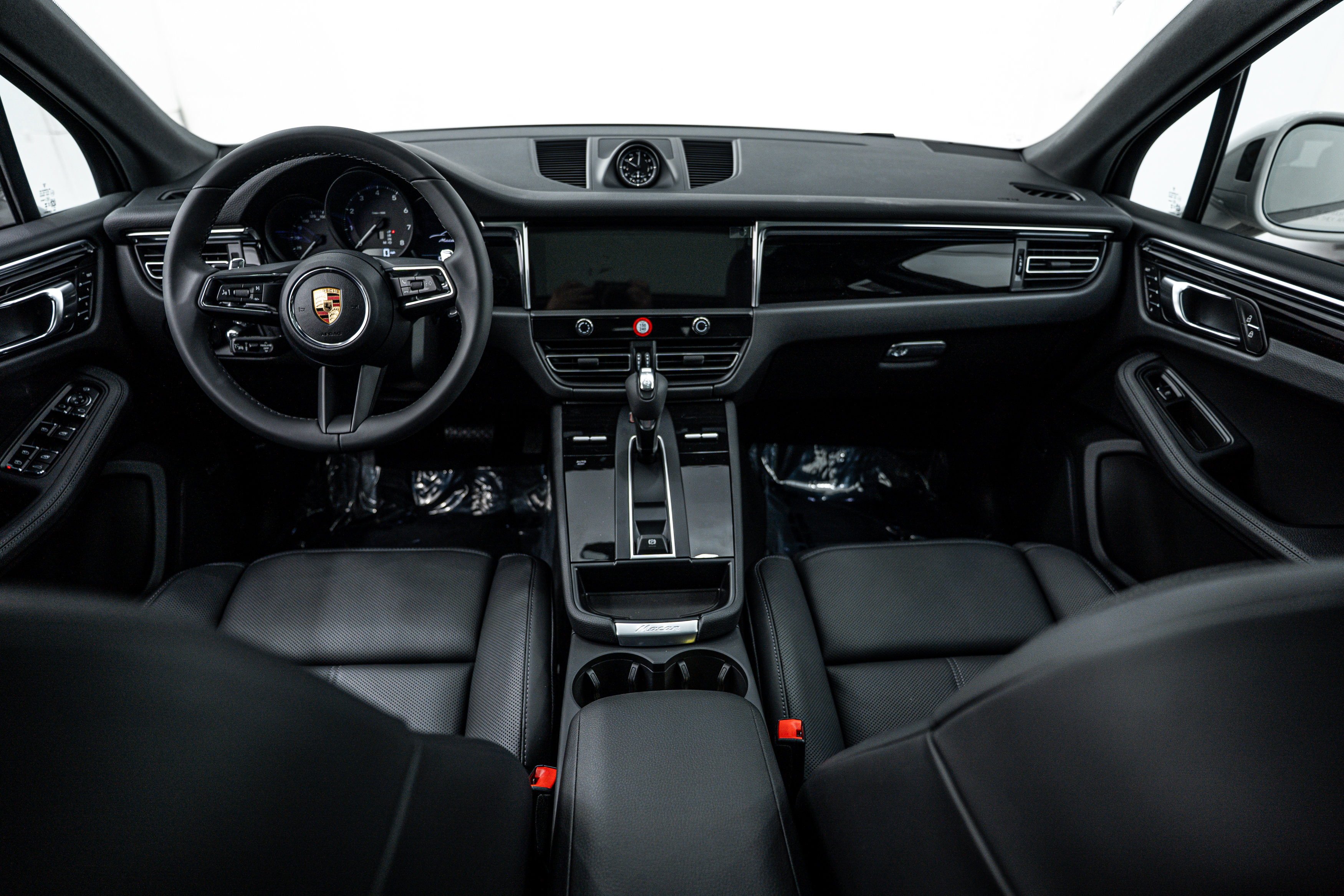 Certified 2026 Porsche Macan AWD/4WD image 12