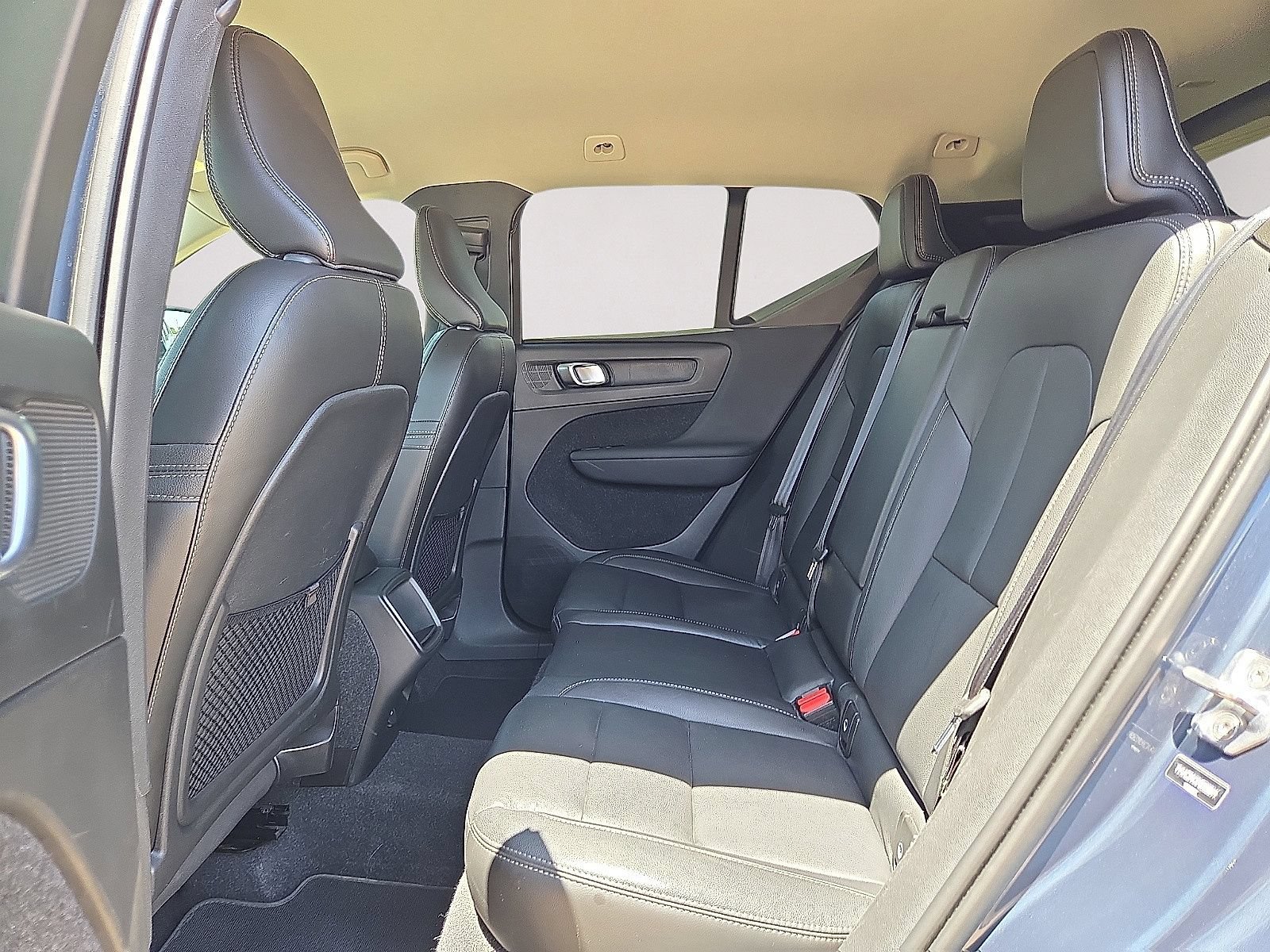 Used 2021 Volvo XC40 T4 Momentum FWD image 16