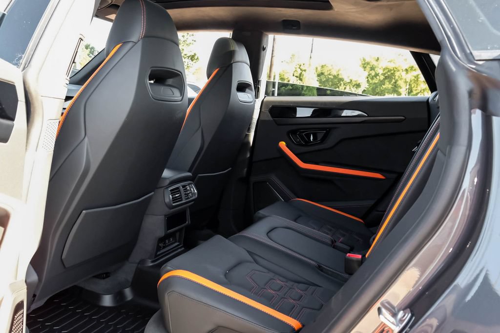 Used 2025 Lamborghini Urus SE AWD/4WD image 44