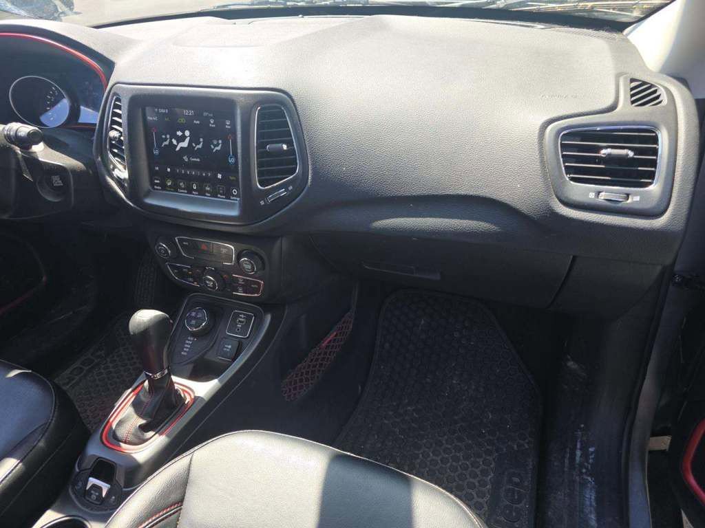 Used 2020 Jeep Compass Trailhawk w/ Leather Interior Group AWD/4WD image 9