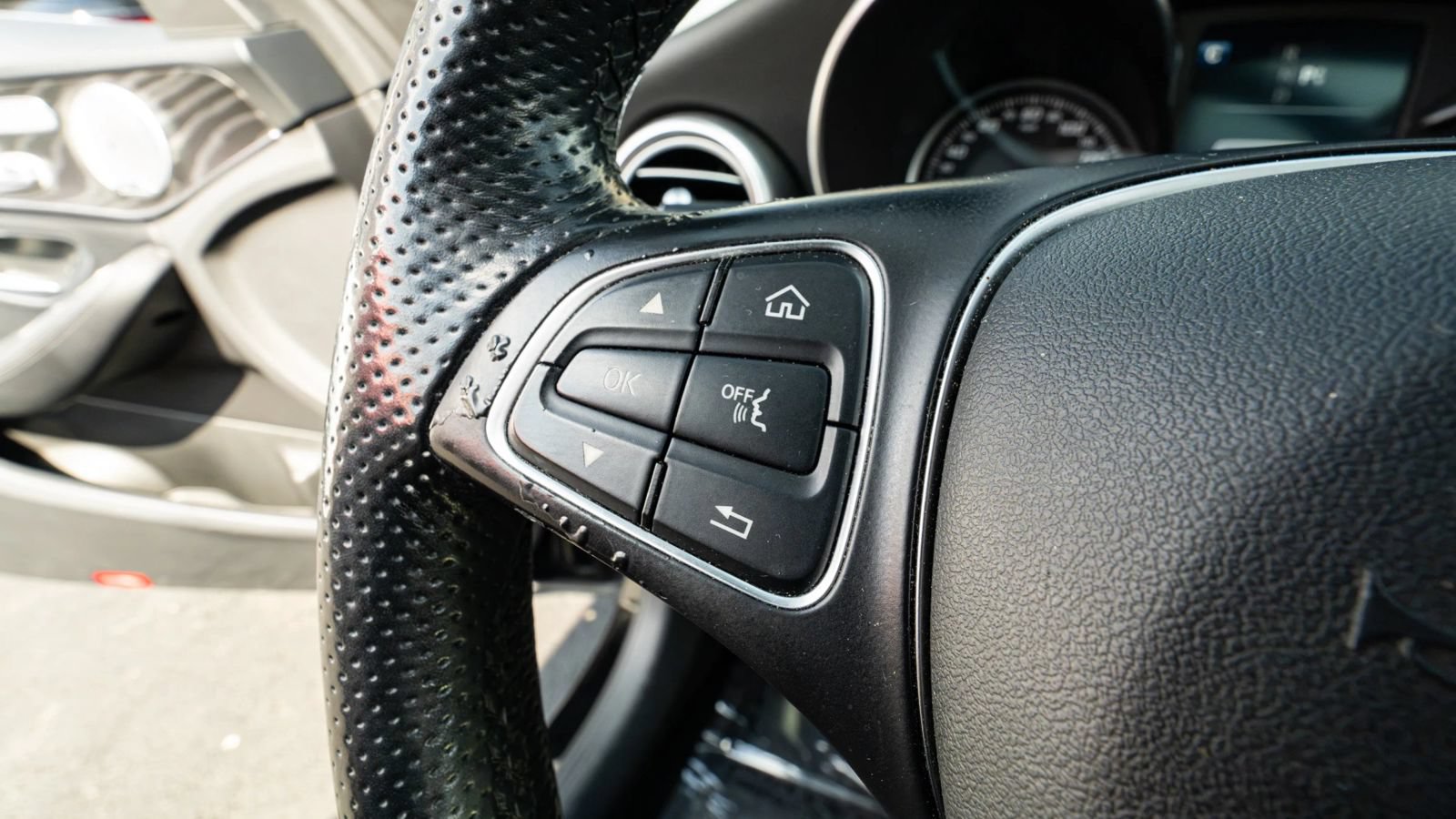 Used 2016 Mercedes-Benz C 300 4MATIC Sedan w/ Multimedia Package image 43