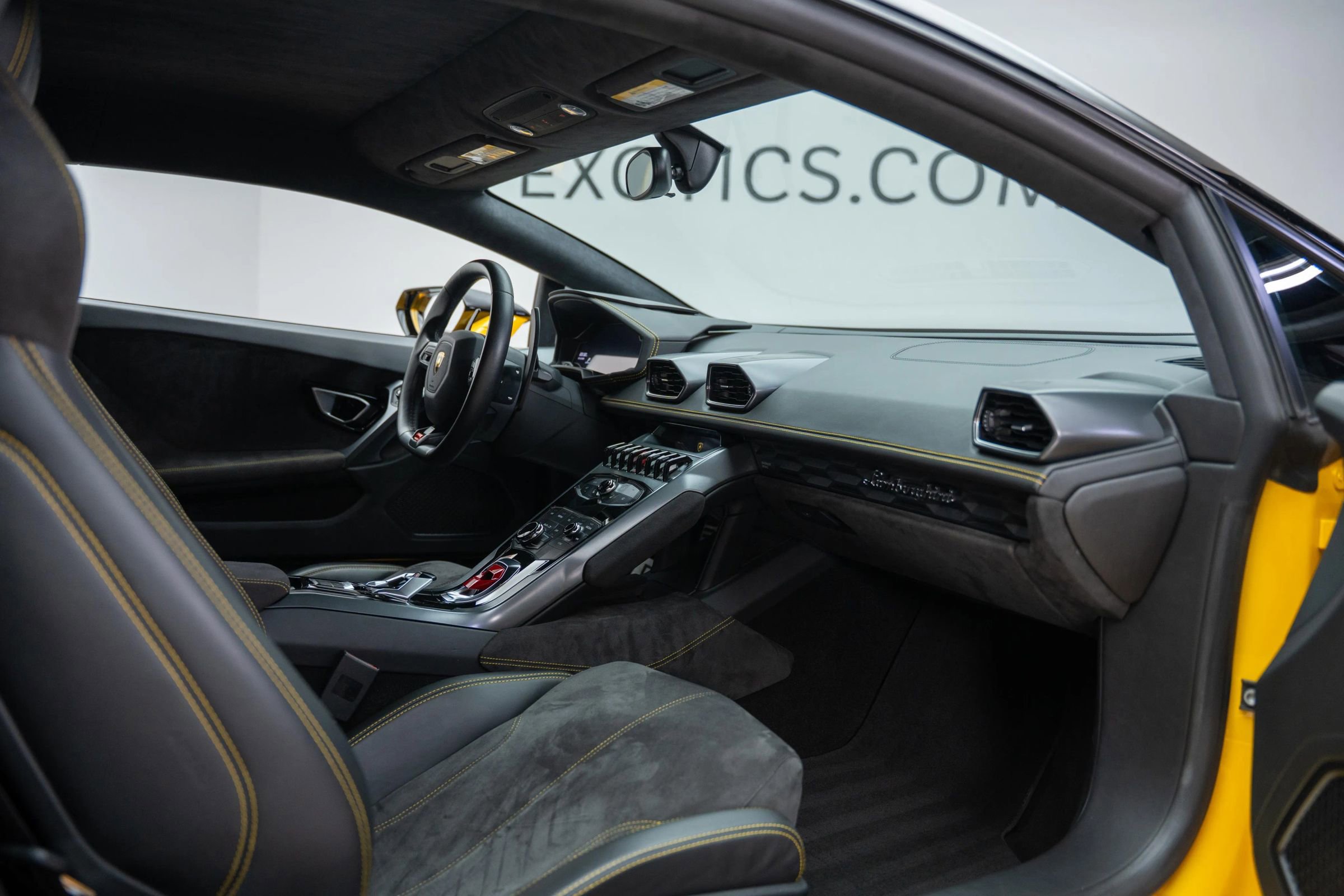 Used 2015 Lamborghini Huracan LP 610-4 image 21