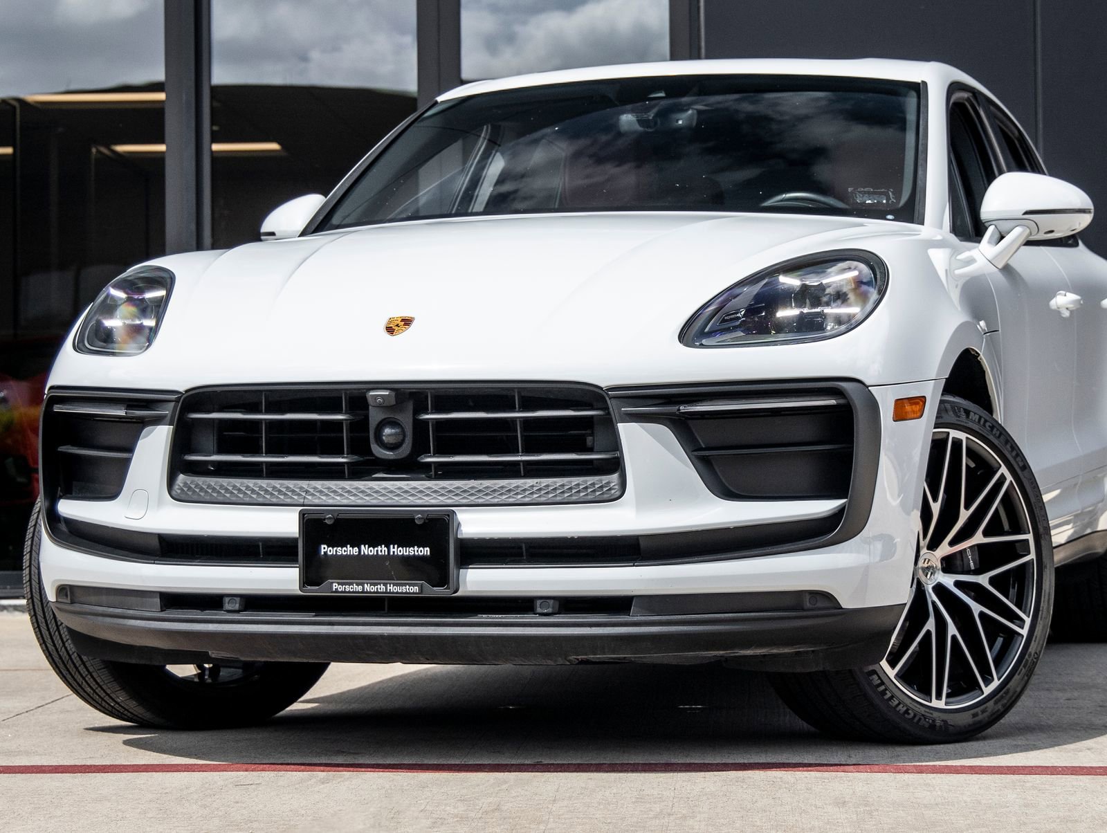 Certified 2023 Porsche Macan image 7