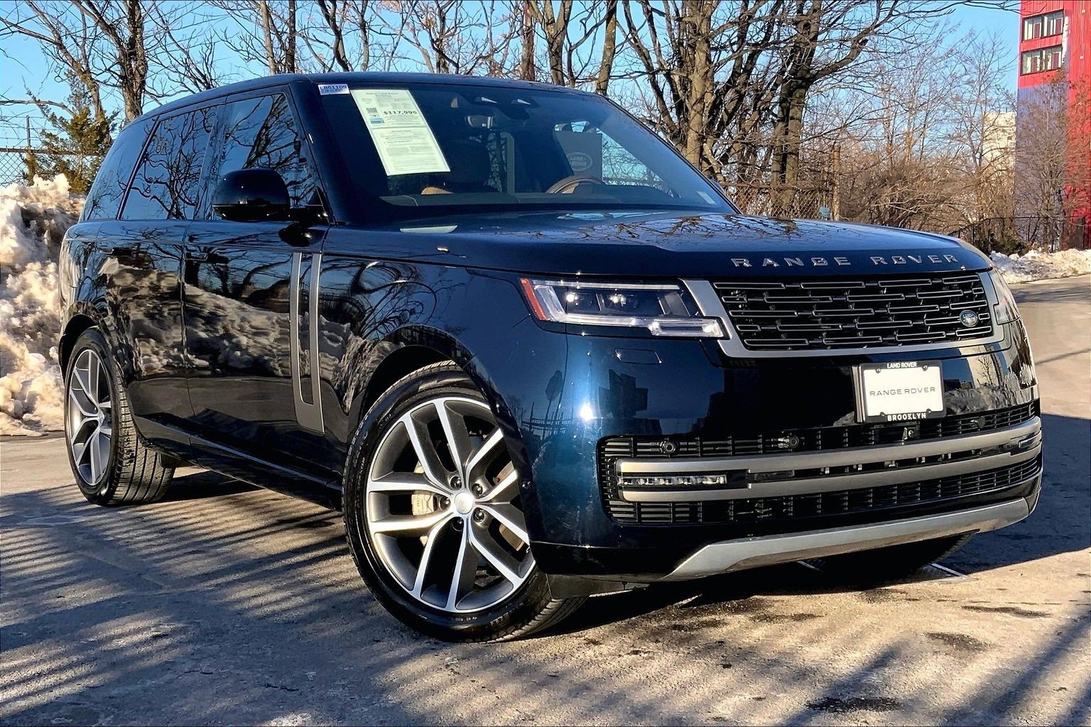 Used 2025 Land Rover Range Rover SE image 2