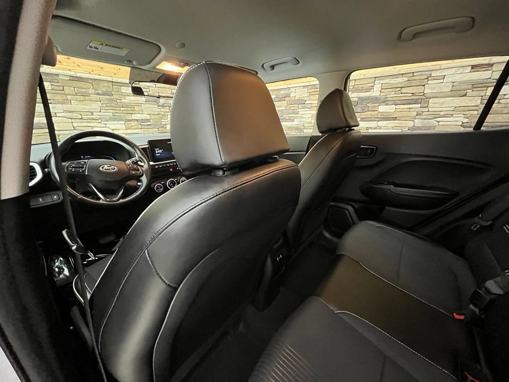 Used 2024 Hyundai Venue Limited FWD image 42