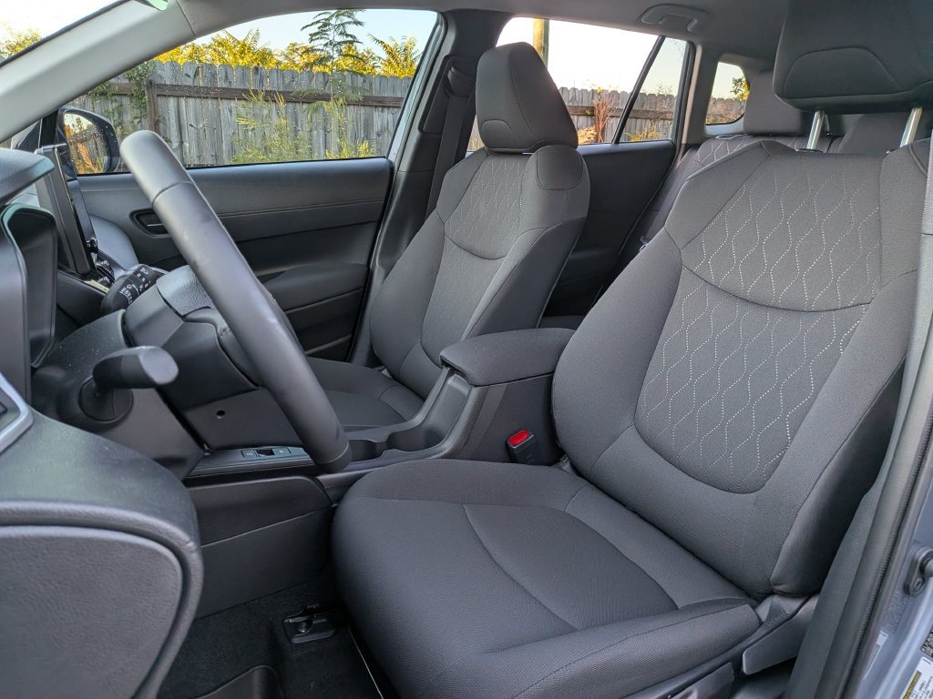 Used 2026 Toyota Corolla Cross LE FWD image 12